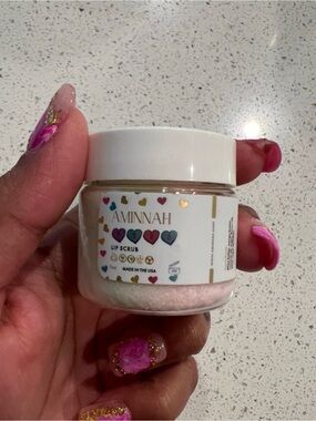 NWT aminnah XOXO lip scrub retails $20
